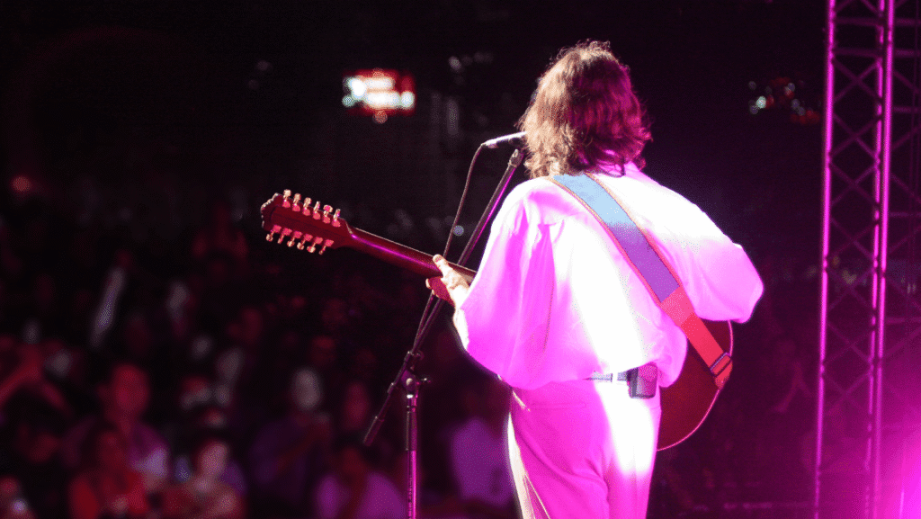 female-singer-back-side-img-eventplaning-bls